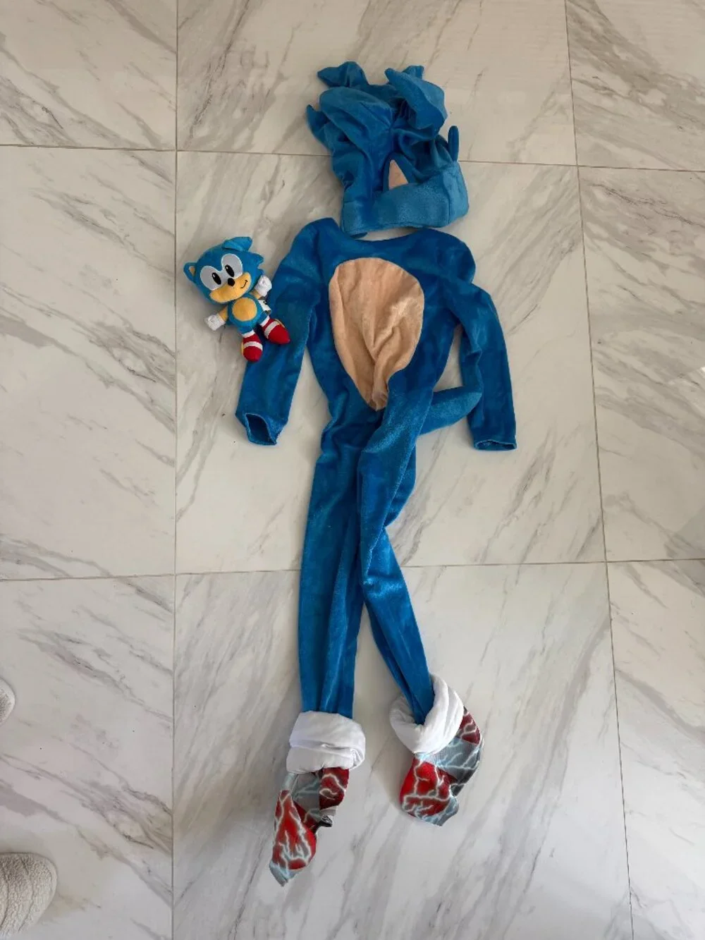 Sonic the Hedgehog 2 Kids Costume PLUS Plush Sonic Bundle Medium 7-8 Halloween